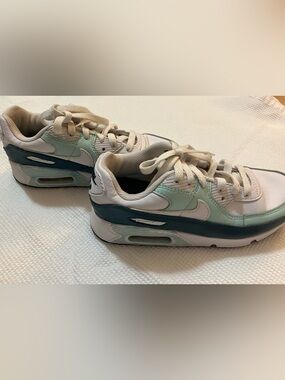 Nike Air Max 90 Girls Sneakers White/Mint/Dark Green-Size 3YR